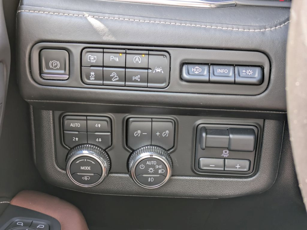 Used 2023 GMC Yukon Denali Ultimate image 17