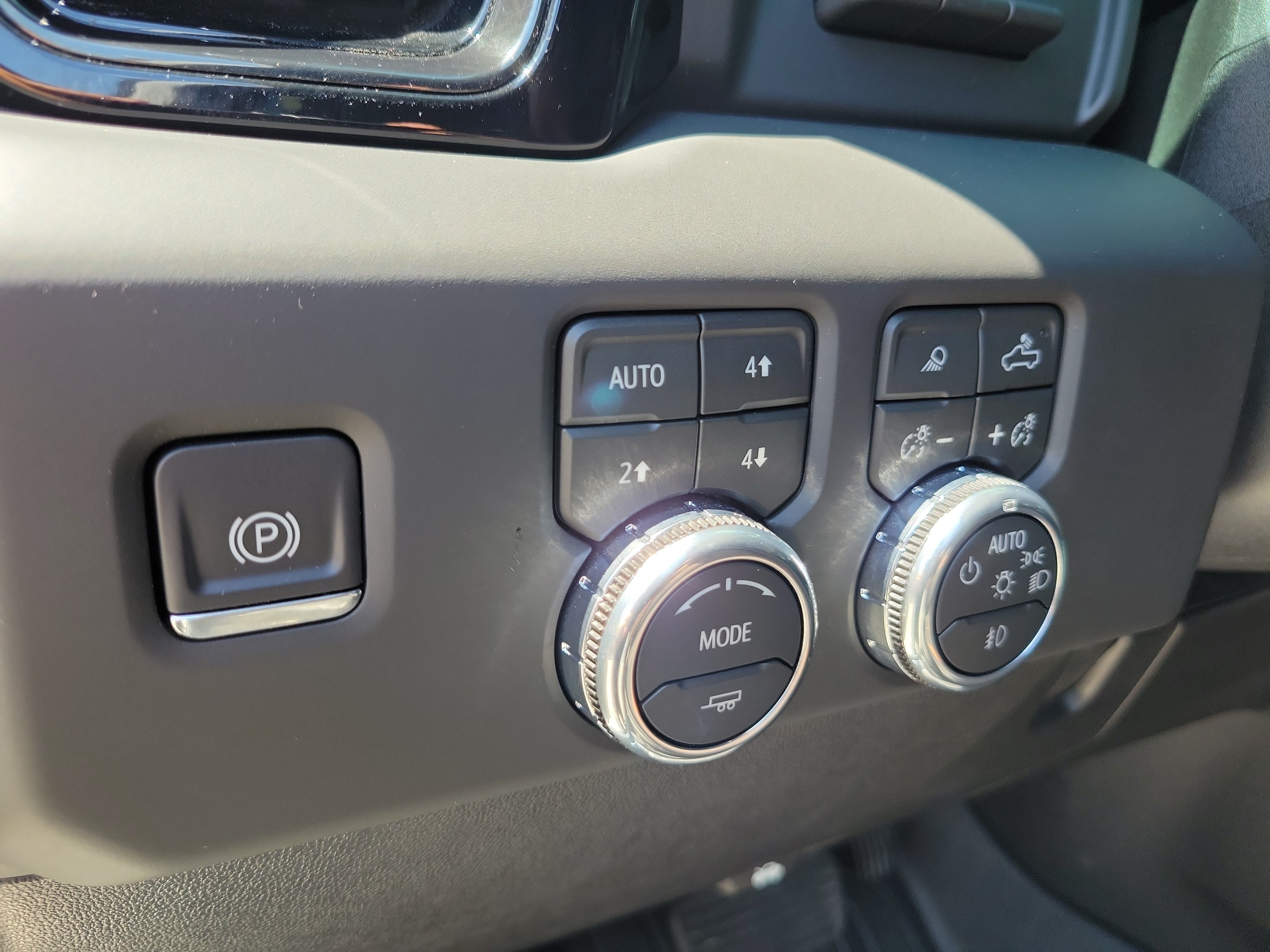 Used 2026 GMC Sierra 3500 AT4 w/ AT4 Premium Plus Package AWD/4WD image 28