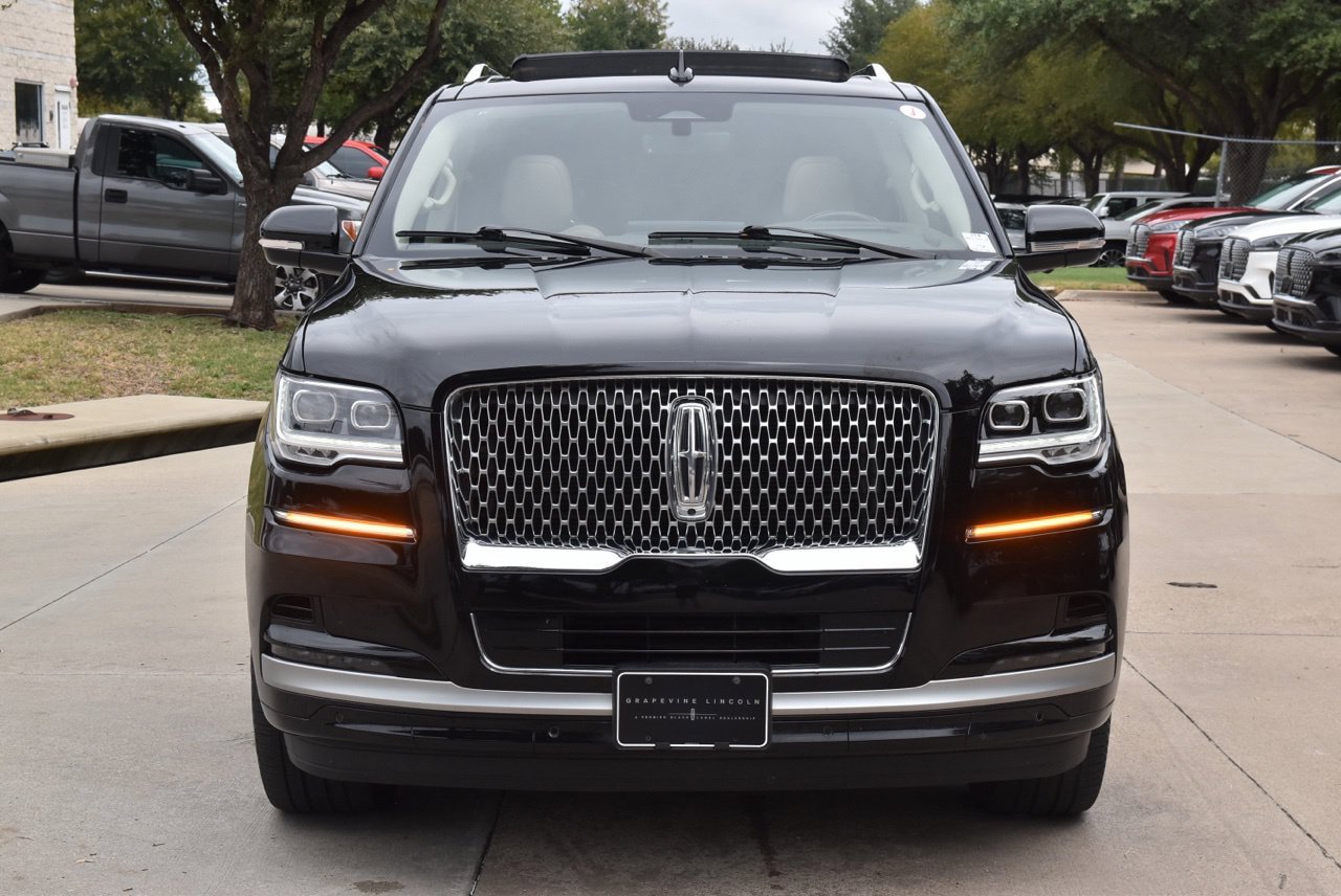 Used 2024 Lincoln Navigator Reserve AWD/4WD image 3