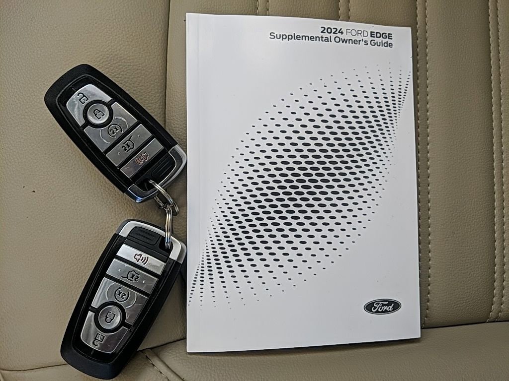 Used 2024 Ford Edge SEL w/ Convenience Package image 28