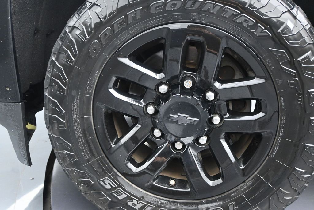 Used 2017 Chevrolet Silverado 2500 LT w/ Midnight Edition AWD/4WD image 10