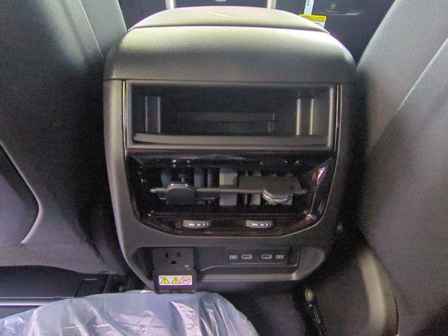 New 2026 Jeep Grand Cherokee Altitude RWD image 33