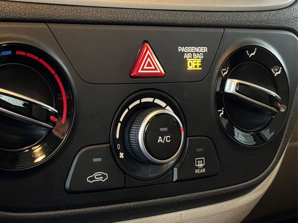 Used 2020 Hyundai Accent SE w/ Cargo Package image 26