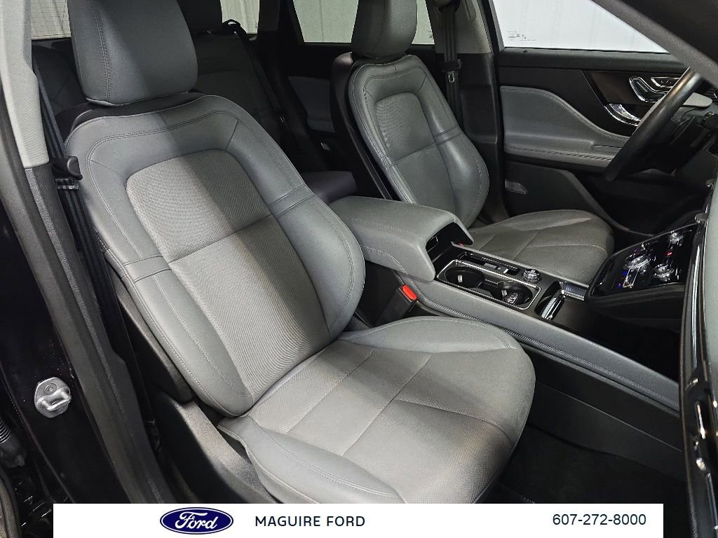 Used 2021 Lincoln Corsair AWD w/ Premium Package image 18