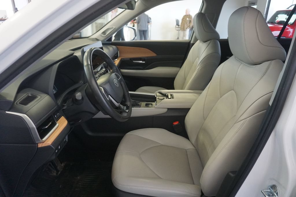 Used 2024 Toyota Grand Highlander AWD image 20