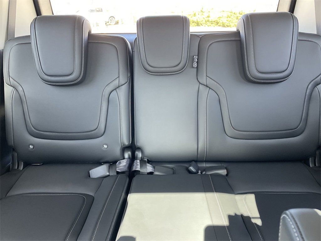 Used 2025 INFINITI QX80 Pure image 16