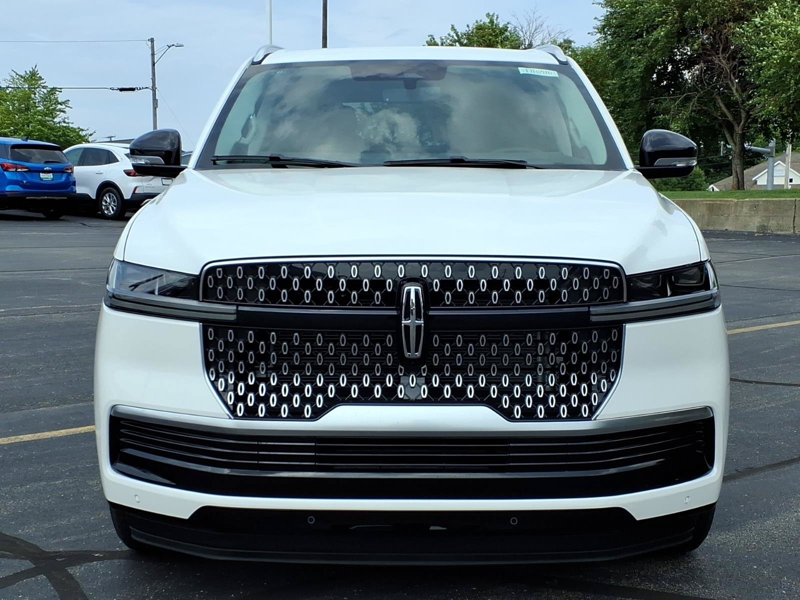 New 2027 Lincoln Navigator Reserve AWD/4WD image 2