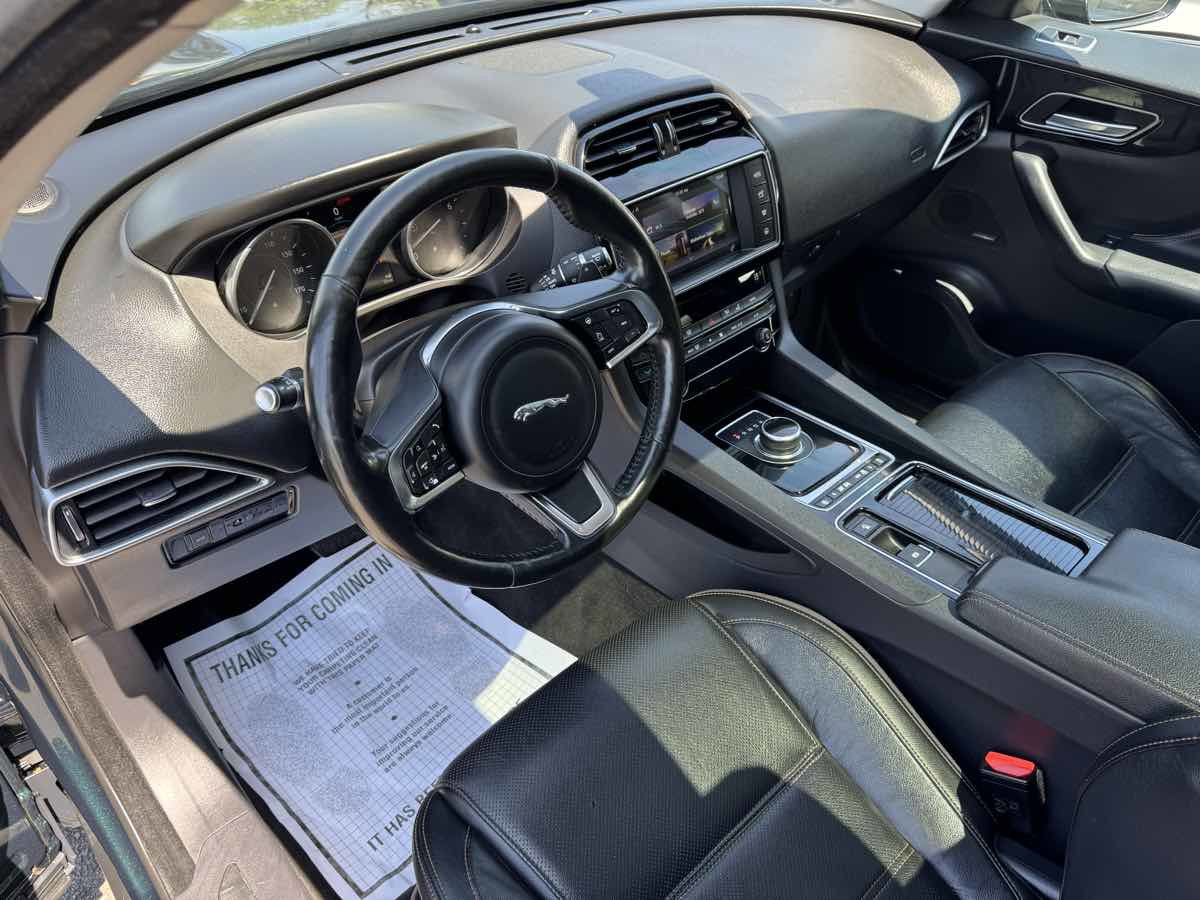 Used 2018 Jaguar F-PACE Prestige AWD/4WD image 11