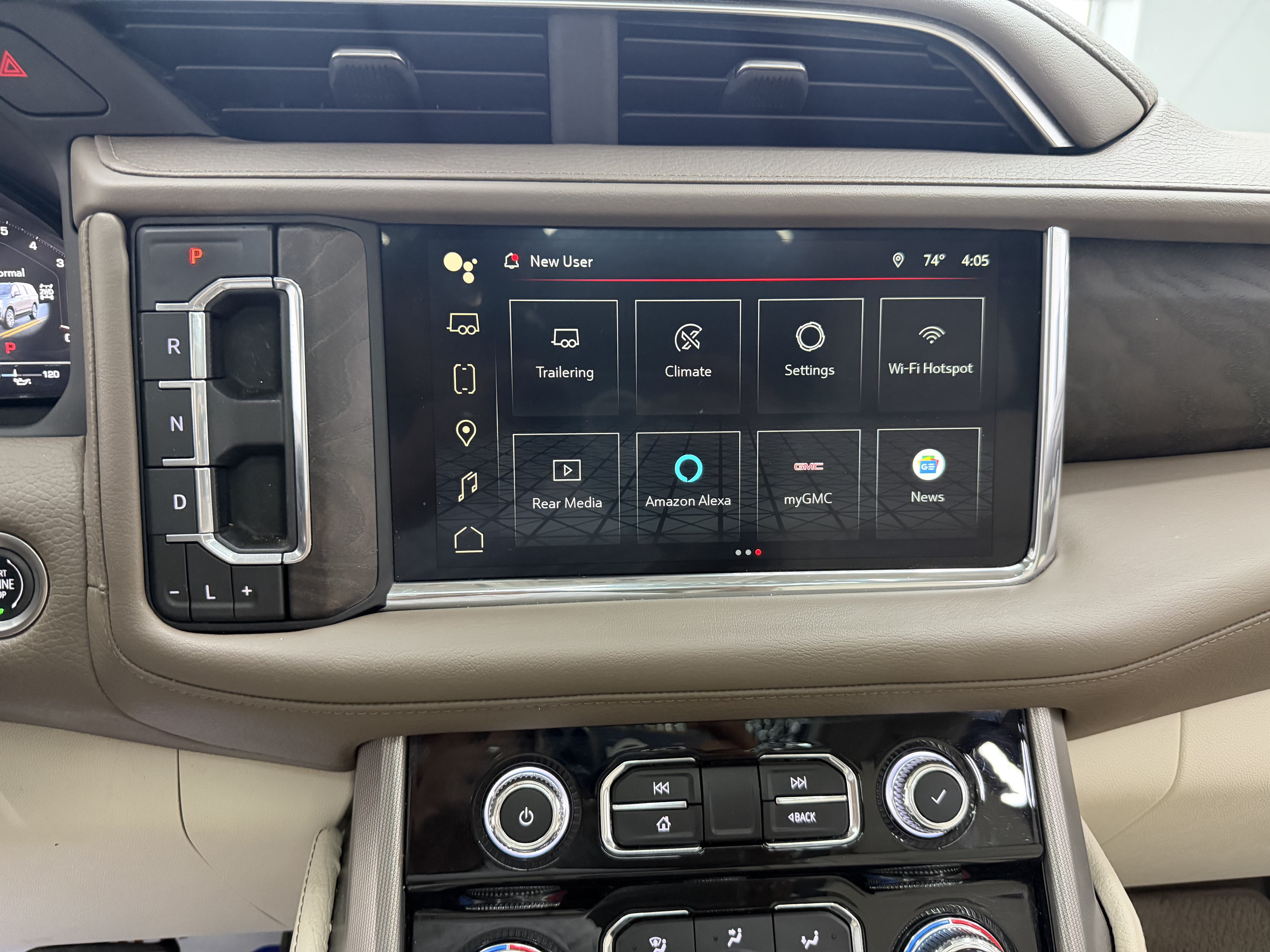 Used 2023 GMC Yukon Denali w/ Advanced Technology Package AWD/4WD image 26