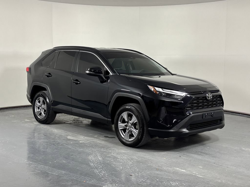 Used 2022 Toyota RAV4 XLE image 2