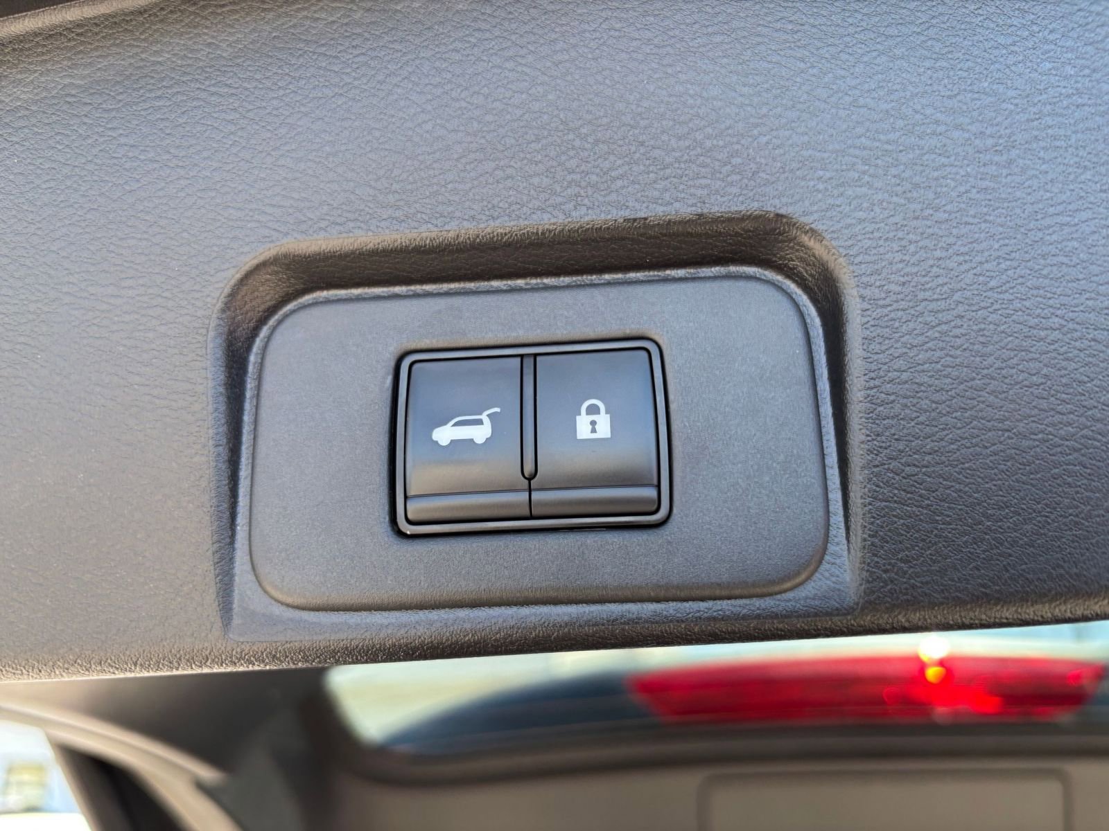 Used 2025 Nissan Rogue SV FWD image 23