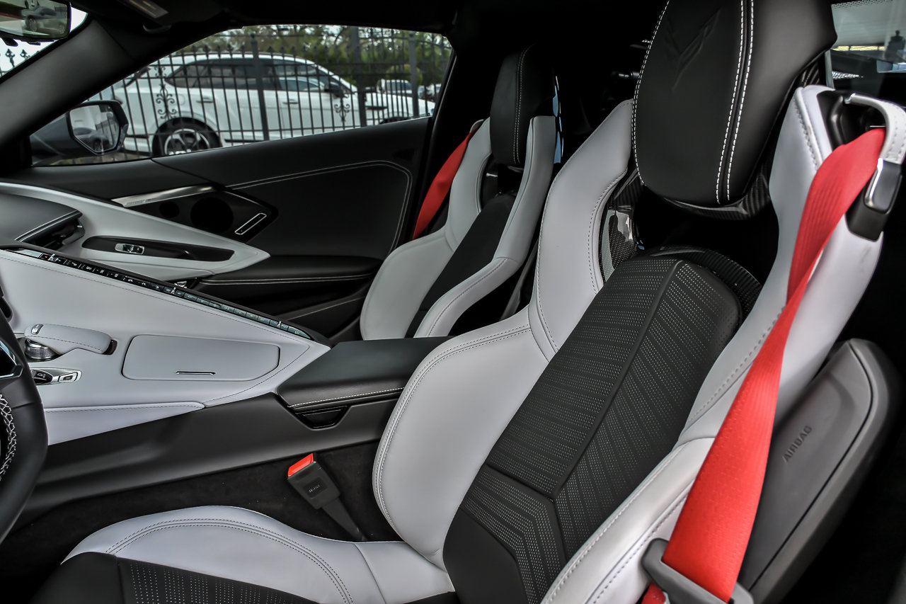 Used 2025 Chevrolet Corvette Stingray Preferred Cpe w/ Stealth Interior Trim Package RWD image 28