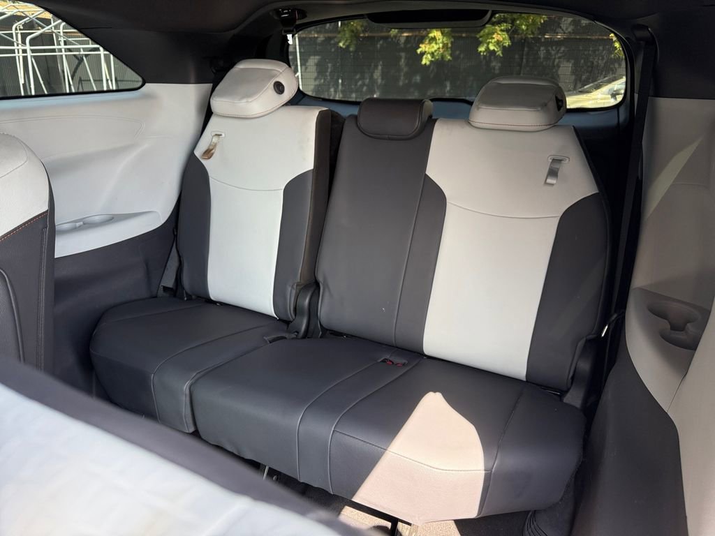 Certified 2022 Toyota Sienna XSE image 32