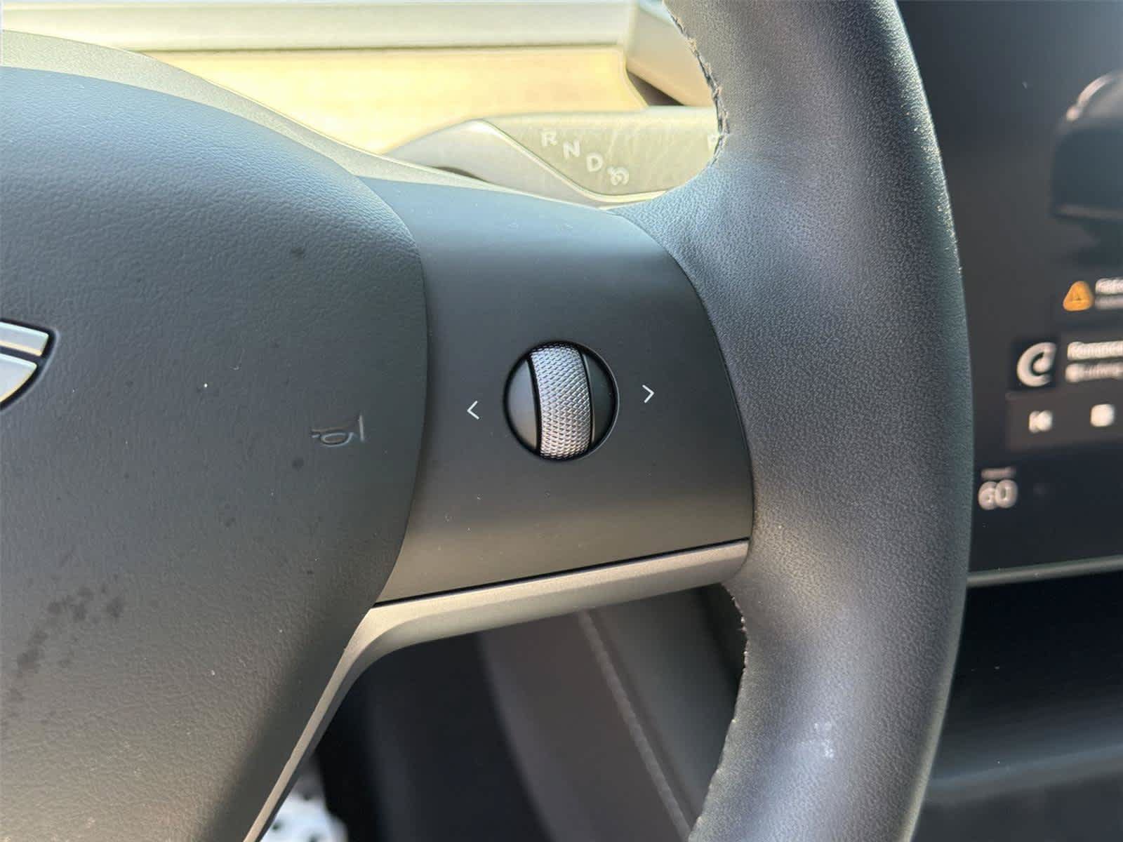 Used 2025 Tesla Model Y Long Range AWD/4WD image 35