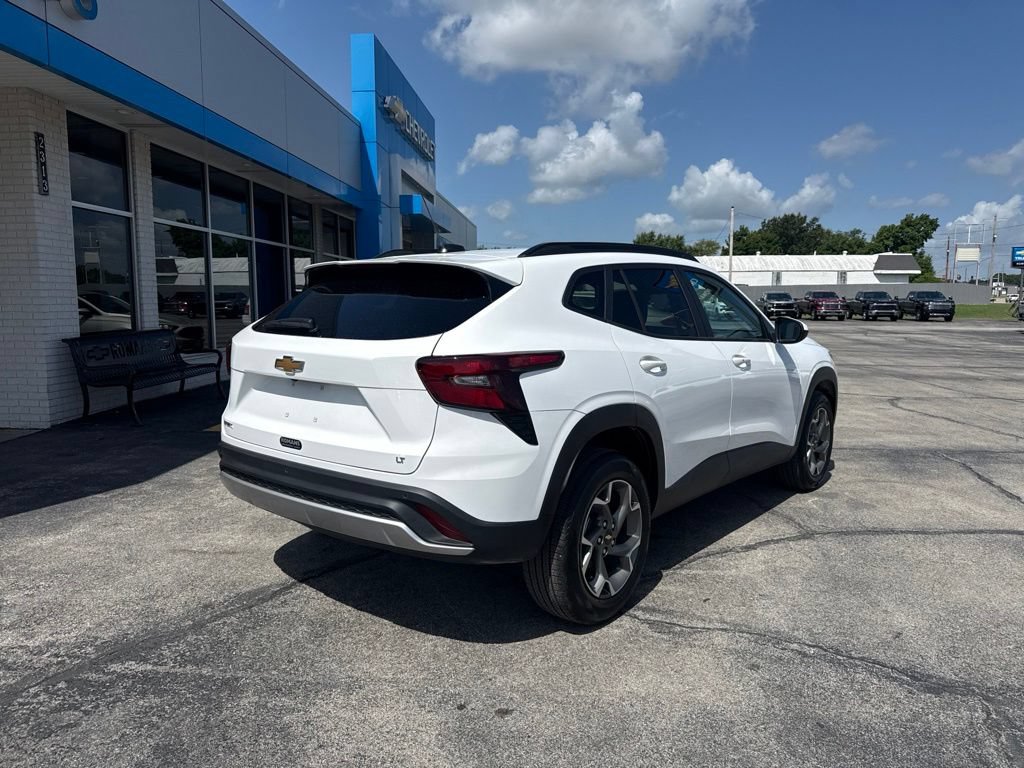 New 2026 Chevrolet Trax LT w/ Driver Confidence Package FWD image 4