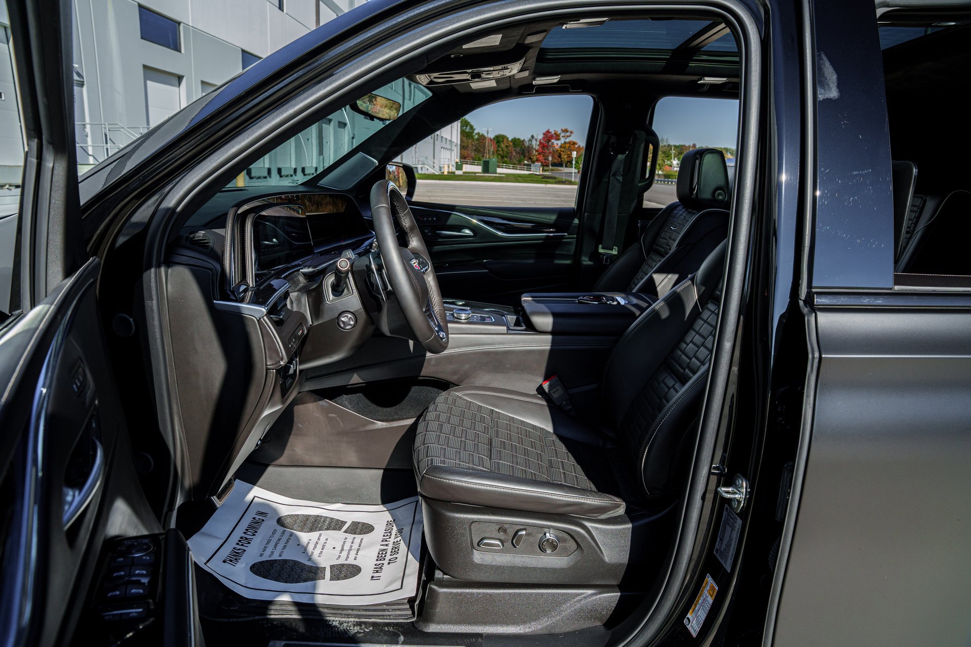 Used 2024 Cadillac Escalade ESV V w/ LPO, Floor Liner Package AWD/4WD image 34