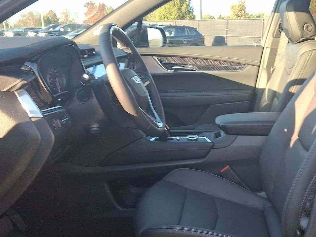 Used 2025 Cadillac XT6 Premium Luxury w/ Technology Package AWD/4WD image 8