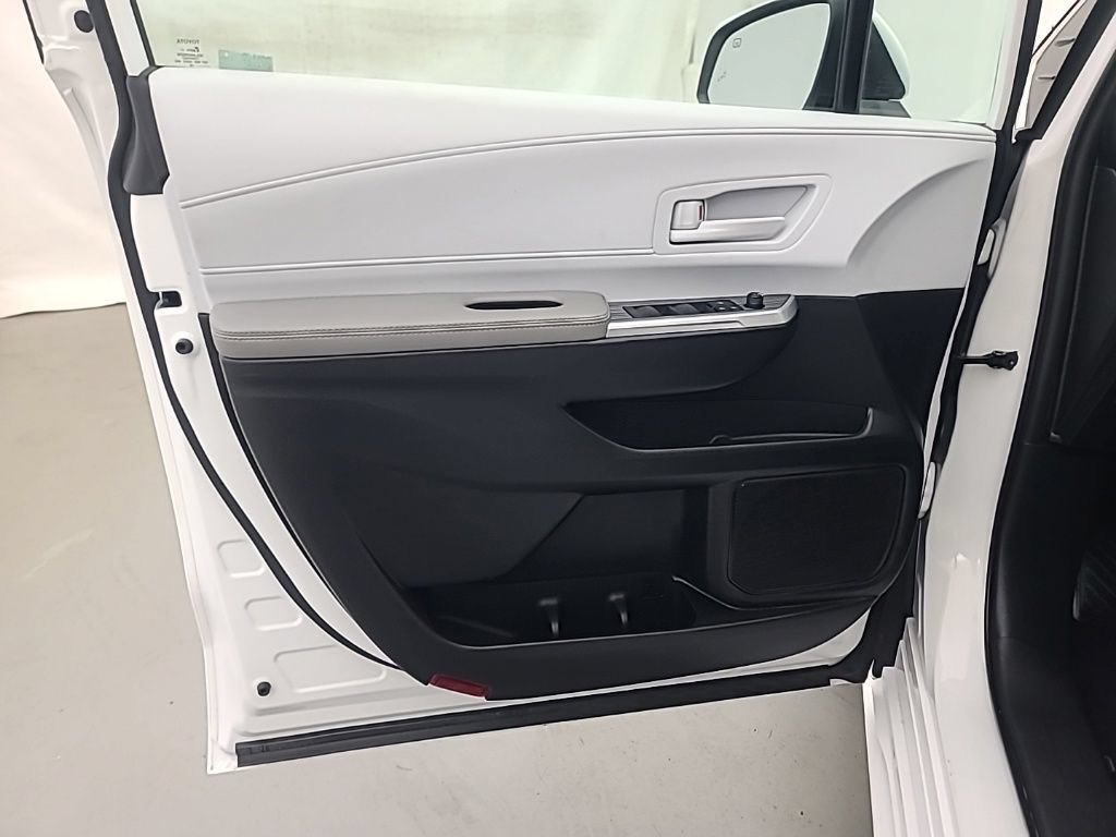 Used 2026 Toyota Sienna LE FWD image 21