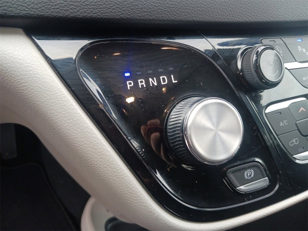 Used 2024 Chrysler Pacifica Touring-L image 33