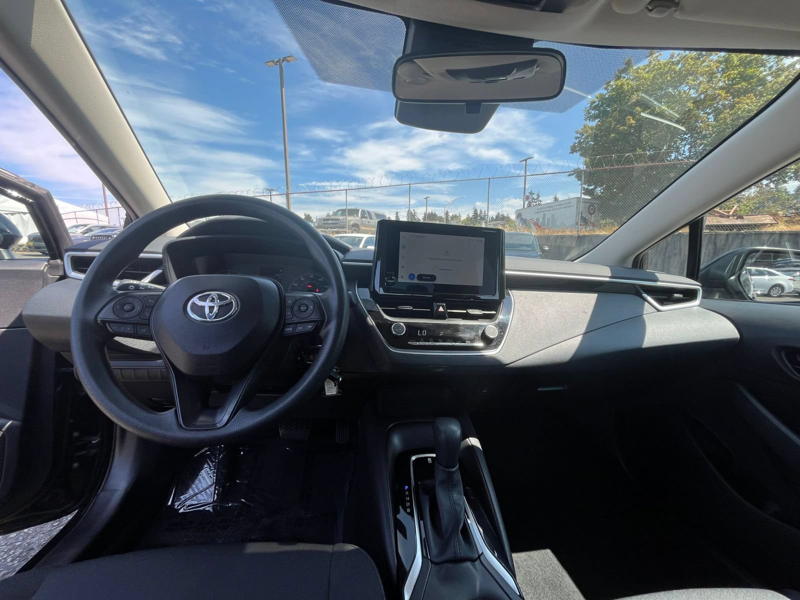 Used 2025 Toyota Corolla LE FWD image 33