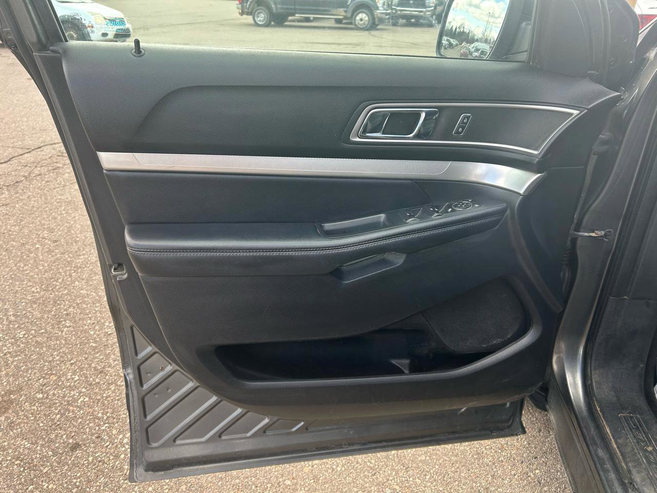 Used 2017 Ford Explorer XLT w/ Equipment Group 202A image 15