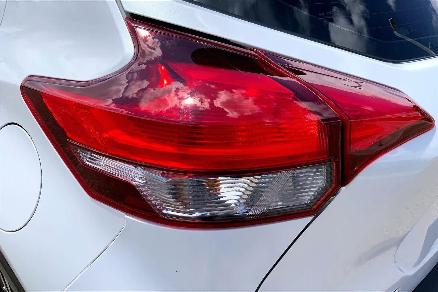 Used 2019 Nissan Kicks SR FWD image 29