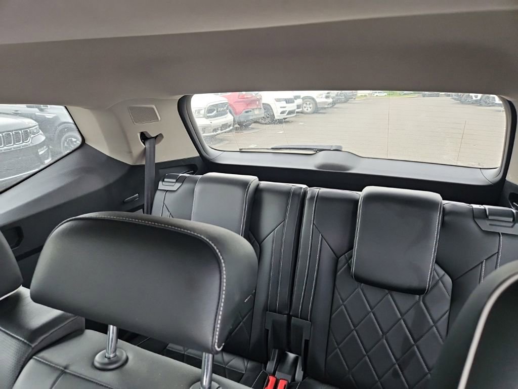 Used 2024 Volkswagen Atlas SEL Premium R-Line AWD/4WD image 14