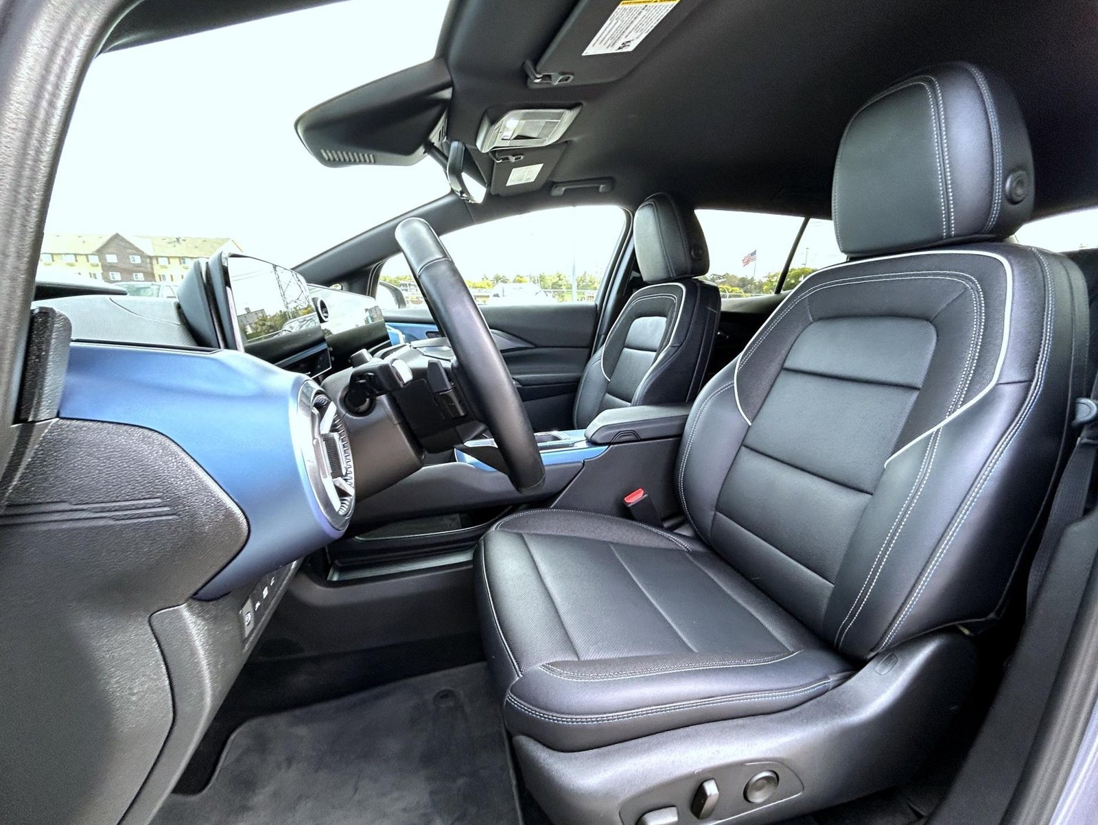 Certified 2025 Chevrolet Equinox EV LT w/ Convenience Package II AWD/4WD image 11