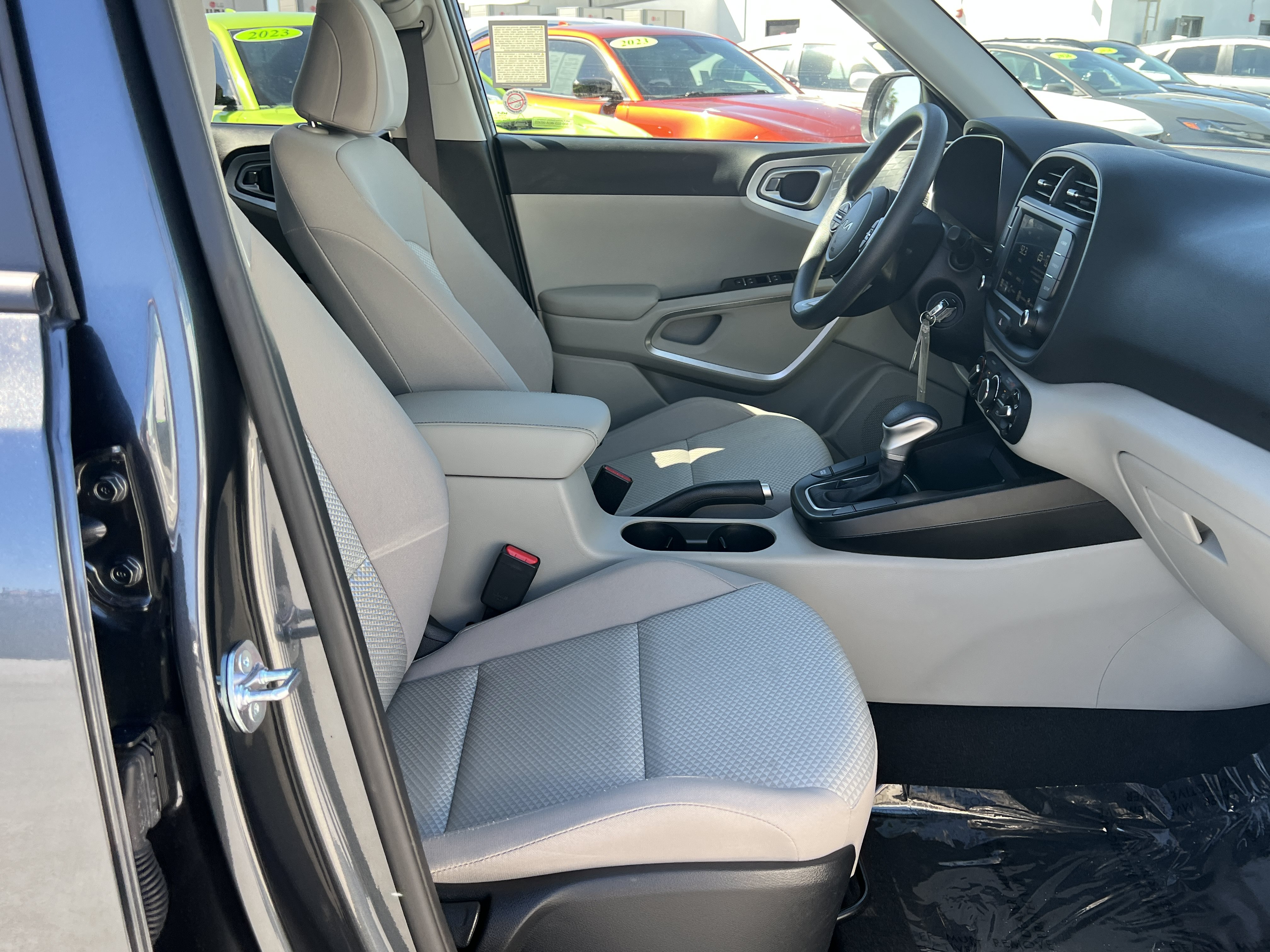 Used 2025 Kia Soul LX w/ LX Technology Package FWD image 16