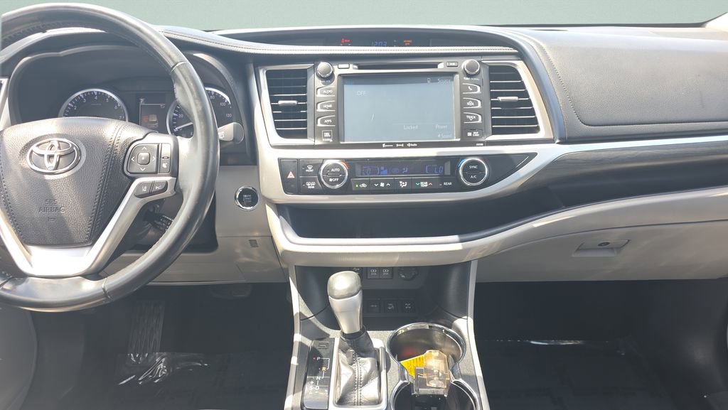 Used 2018 Toyota Highlander Limited AWD/4WD image 15