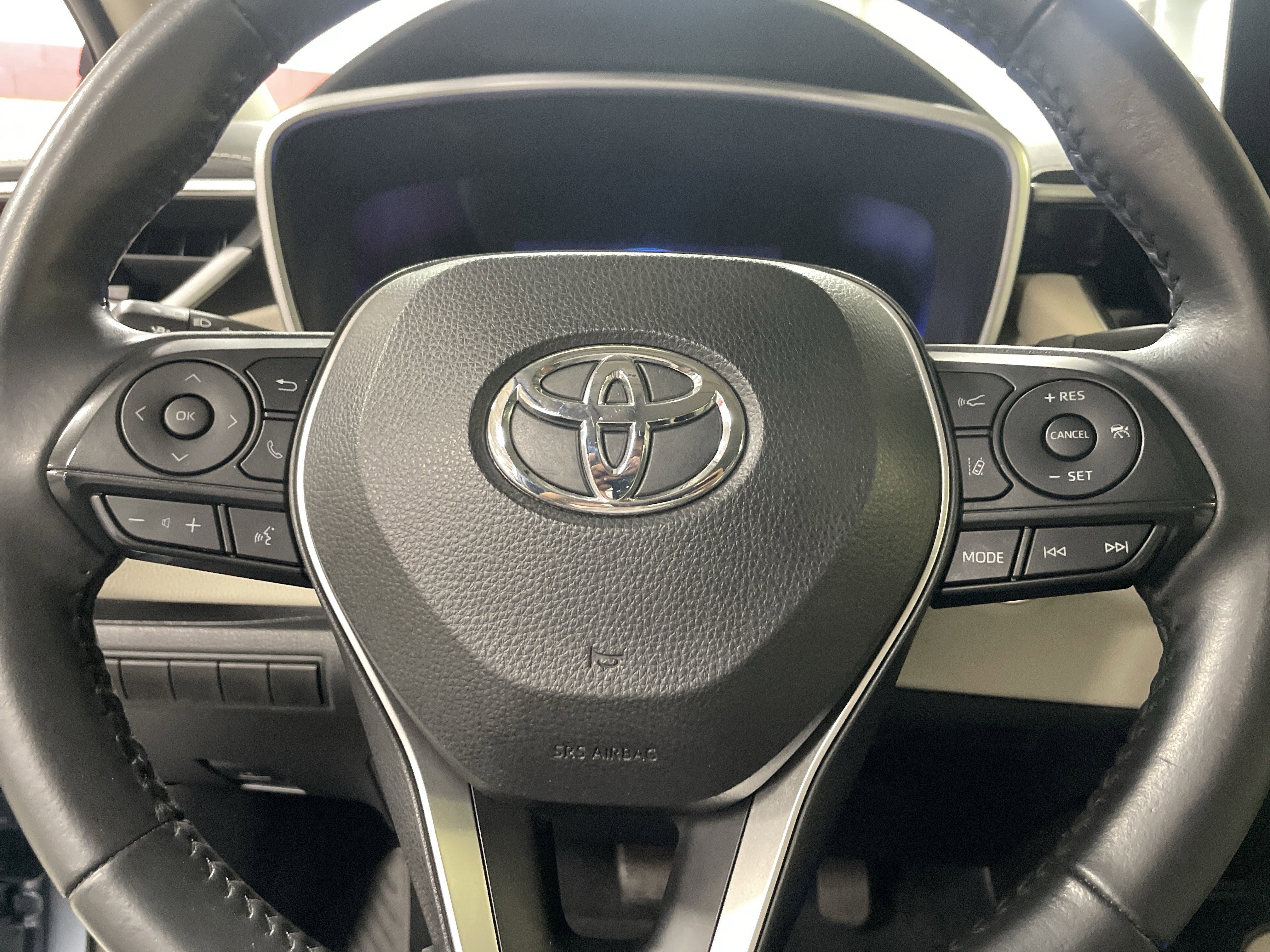 Used 2020 Toyota Corolla XLE image 18