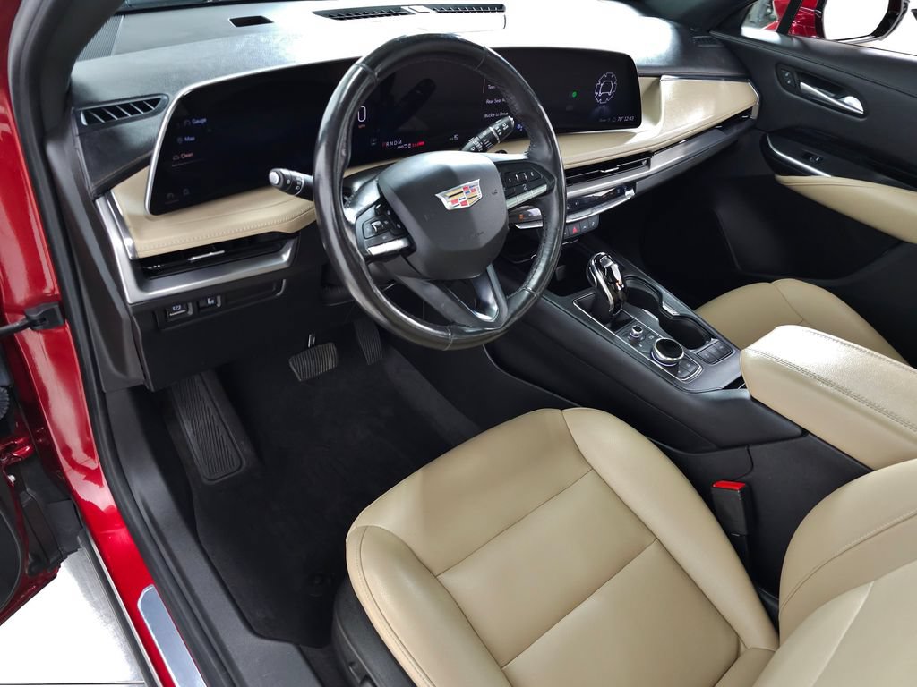Certified 2024 Cadillac XT4 Luxury w/ Cold Weather Package AWD/4WD image 16