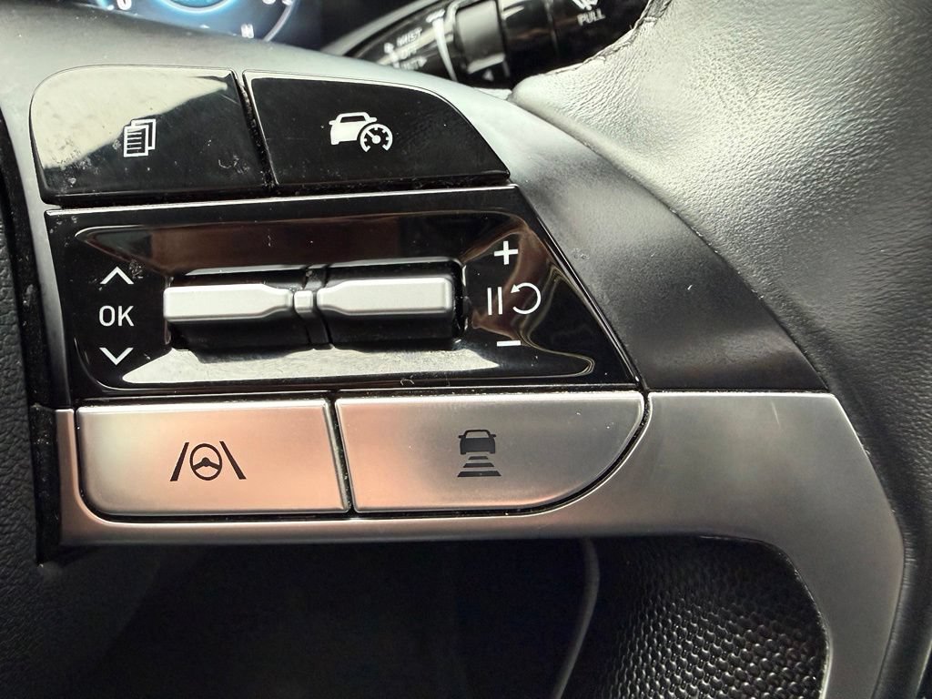 Used 2025 Hyundai Elantra Limited FWD image 22