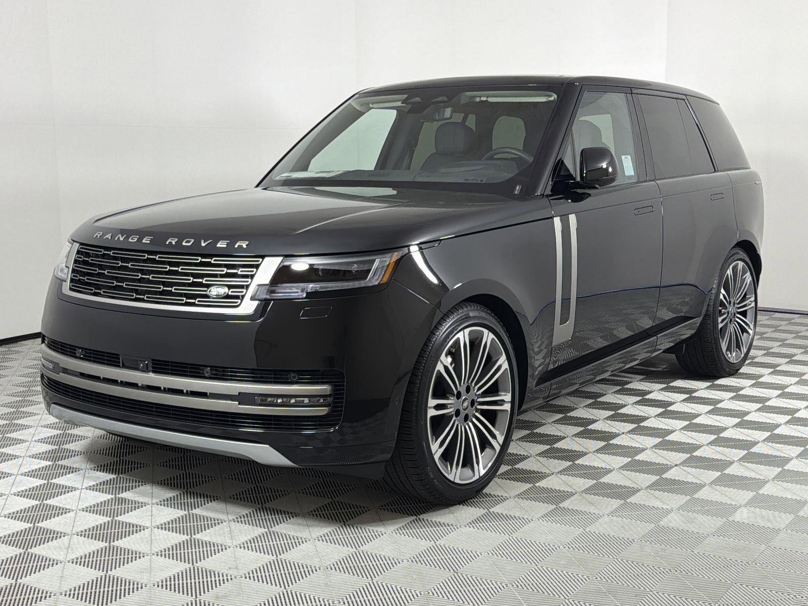 New 2025 Land Rover Range Rover SE
