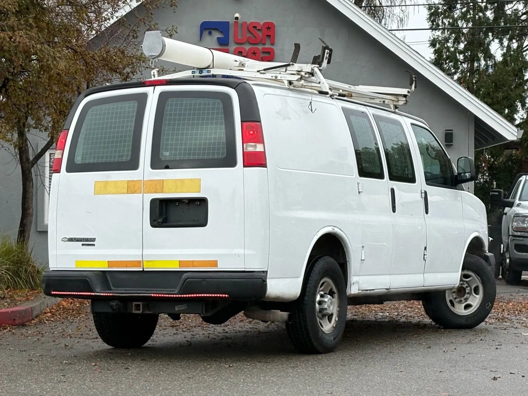 Used 2013 Chevrolet Express 2500 Van 3D image 6