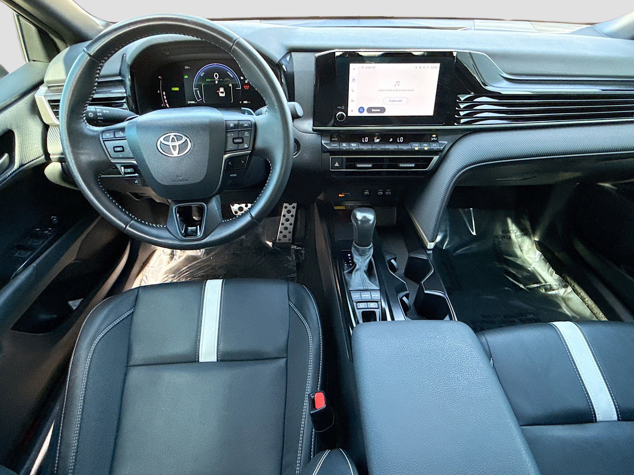 Used 2025 Toyota Camry SE w/ Convenience Package image 15