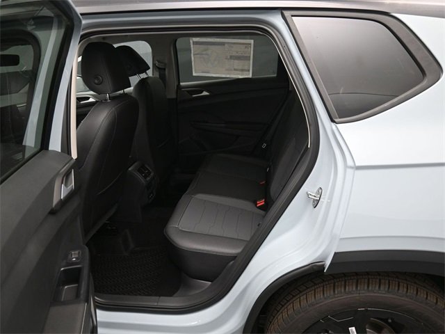 New 2026 Volkswagen Taos SE image 11