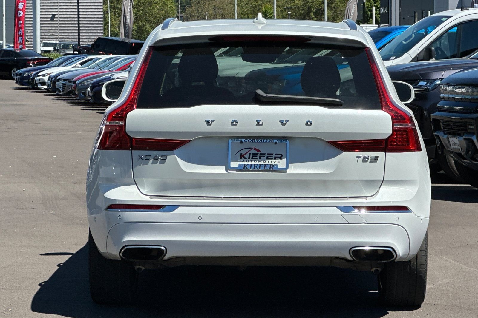 Used 2018 Volvo XC60 T8 Inscription w/ Advanced Package AWD/4WD image 5