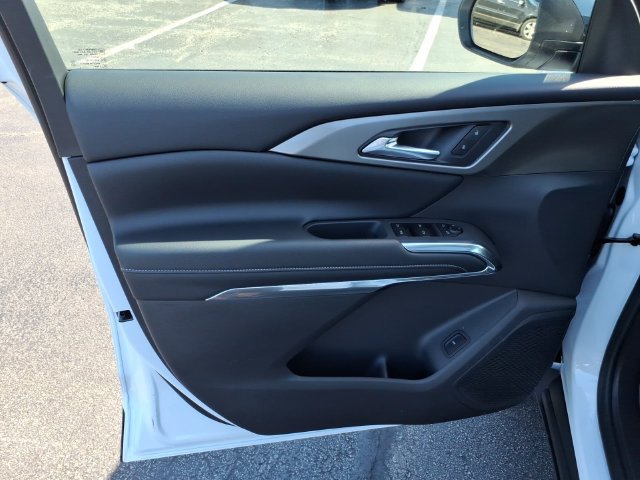 New 2027 Chevrolet Traverse LT w/ Sun and Wheel Package FWD image 12