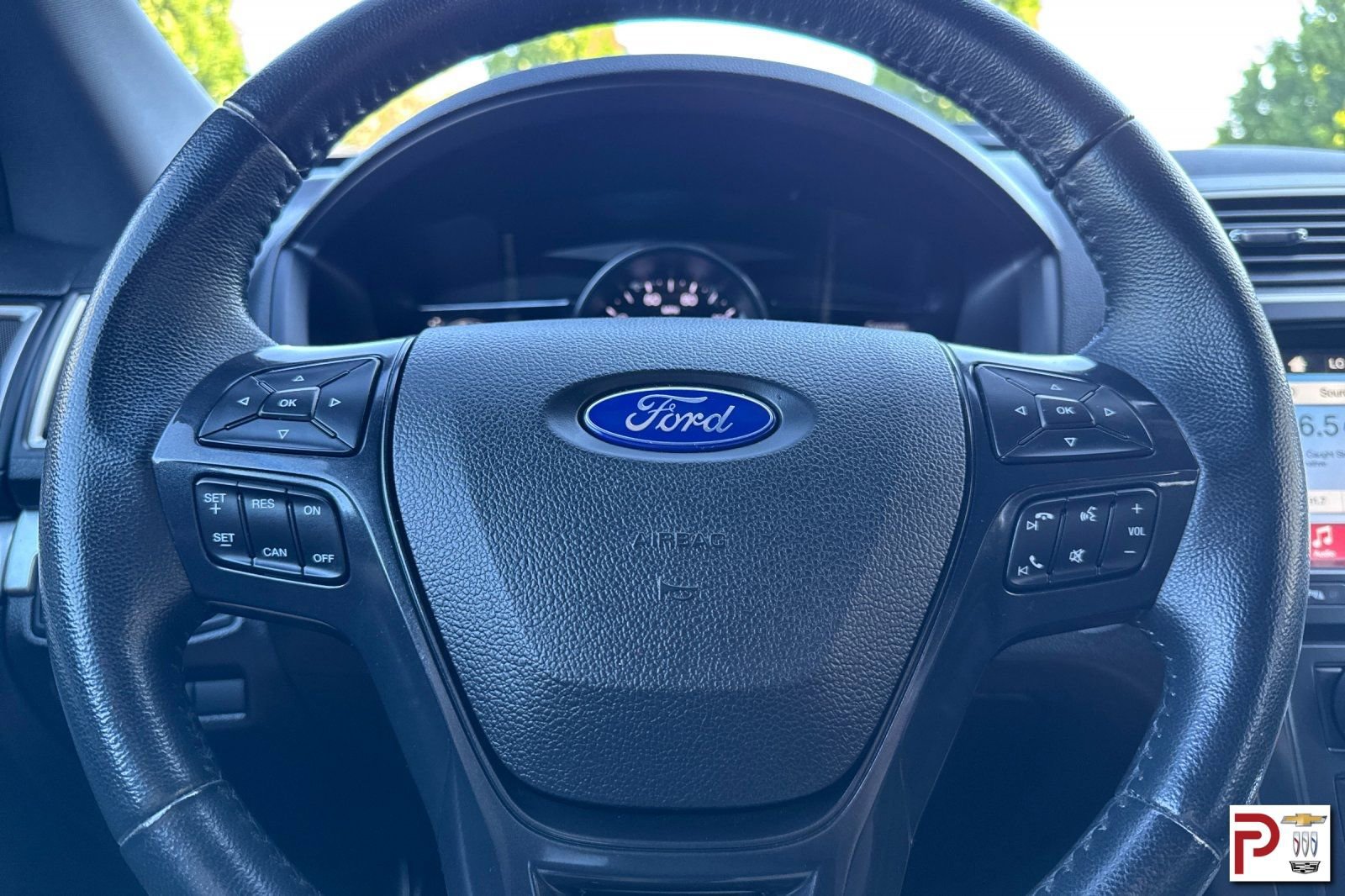 Used 2017 Ford Explorer XLT AWD/4WD image 27