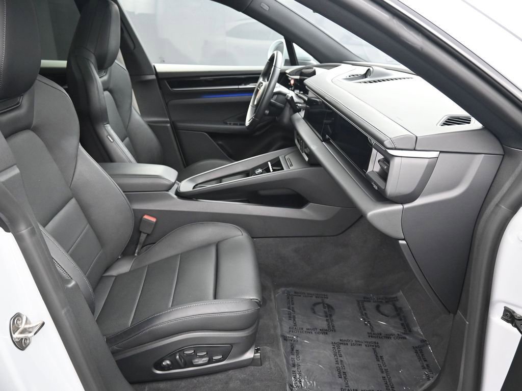 Certified 2025 Porsche Macan Electric image 28