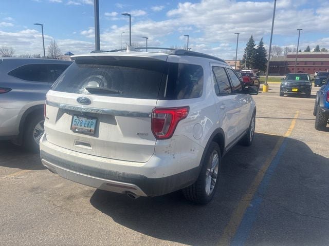 Used 2017 Ford Explorer XLT w/ Equipment Group 201A AWD/4WD image 5