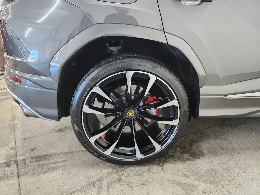 Used 2022 Lamborghini Urus image 47