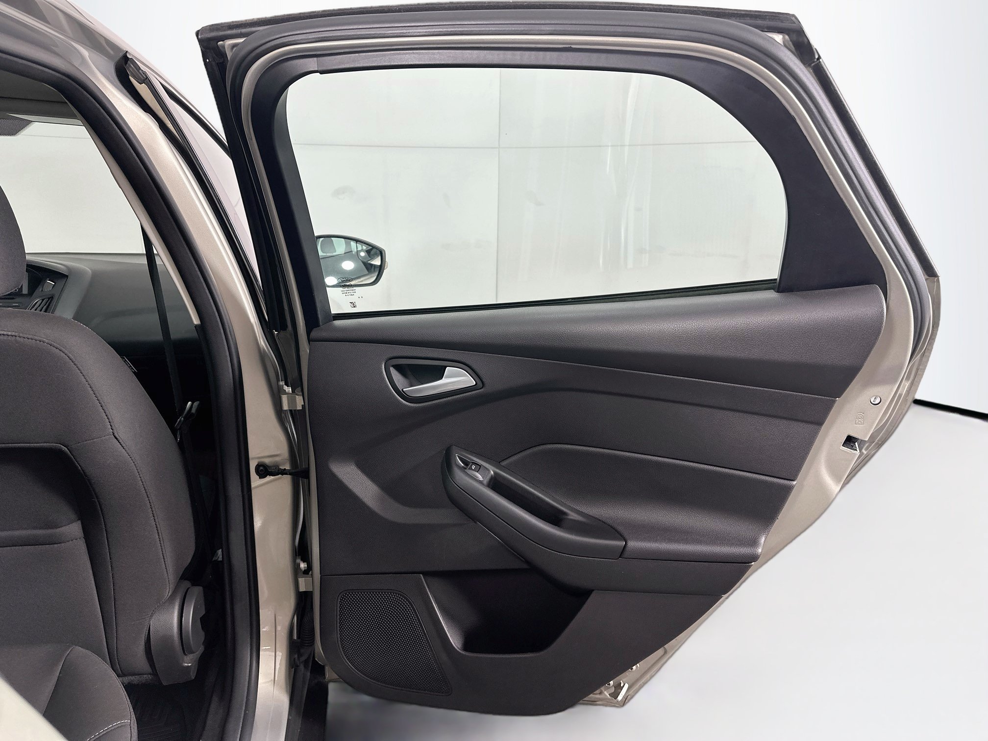 Used 2015 Ford Focus SE FWD image 27