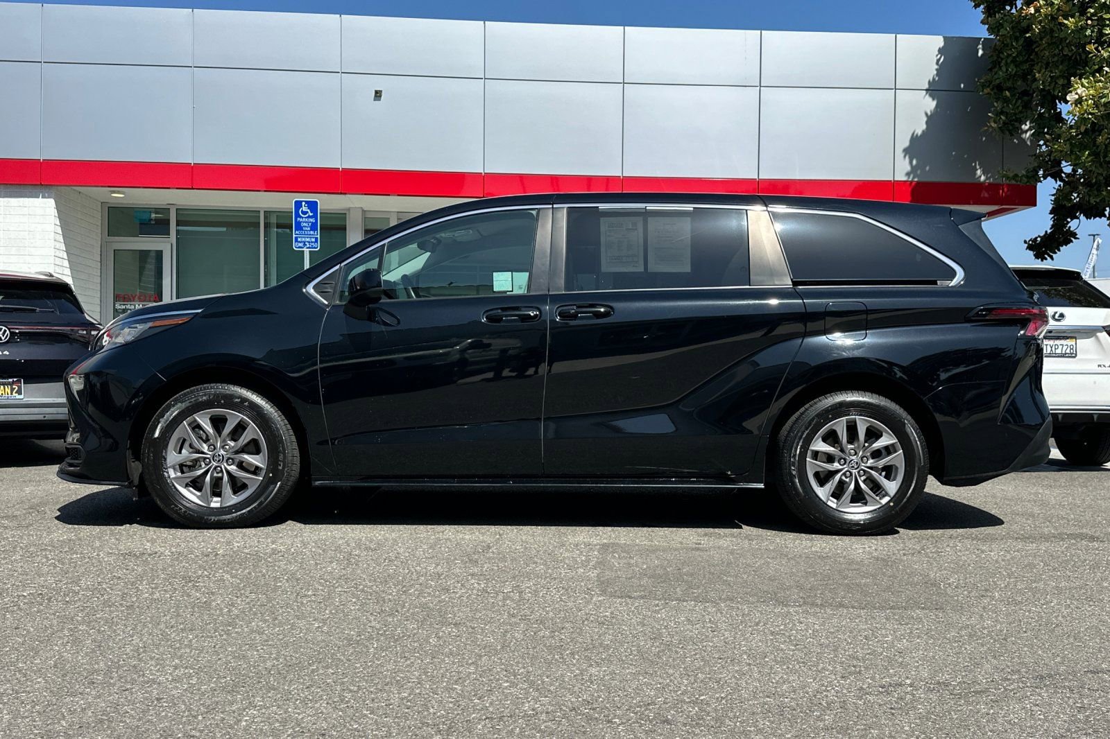 Certified 2023 Toyota Sienna LE FWD image 7