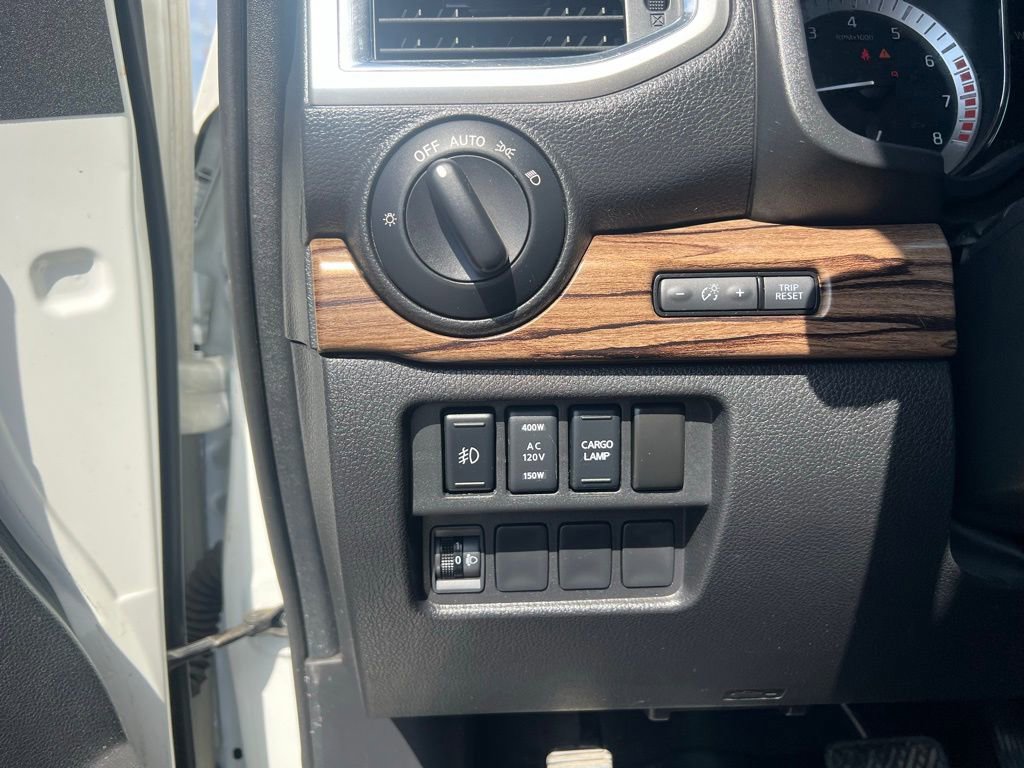 Used 2018 Nissan Titan SL w/ Chrome Package image 44