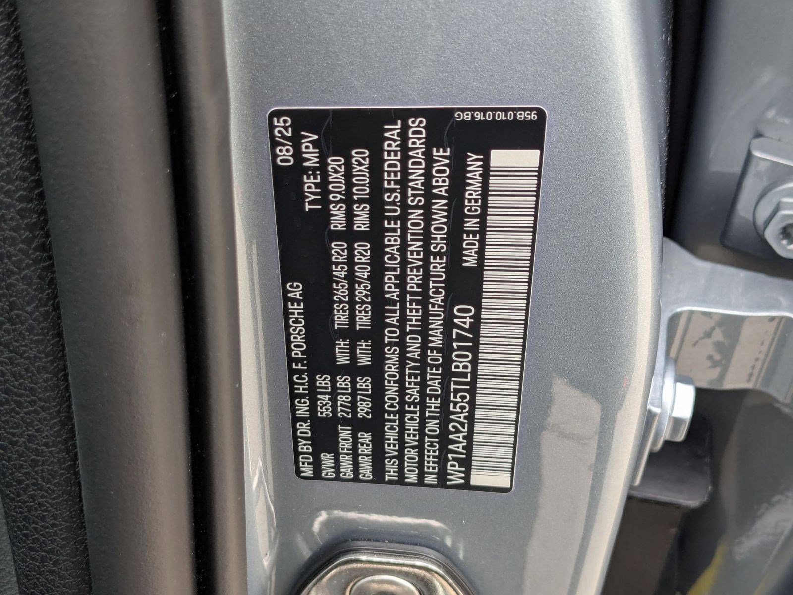 Certified 2026 Porsche Macan AWD/4WD image 30