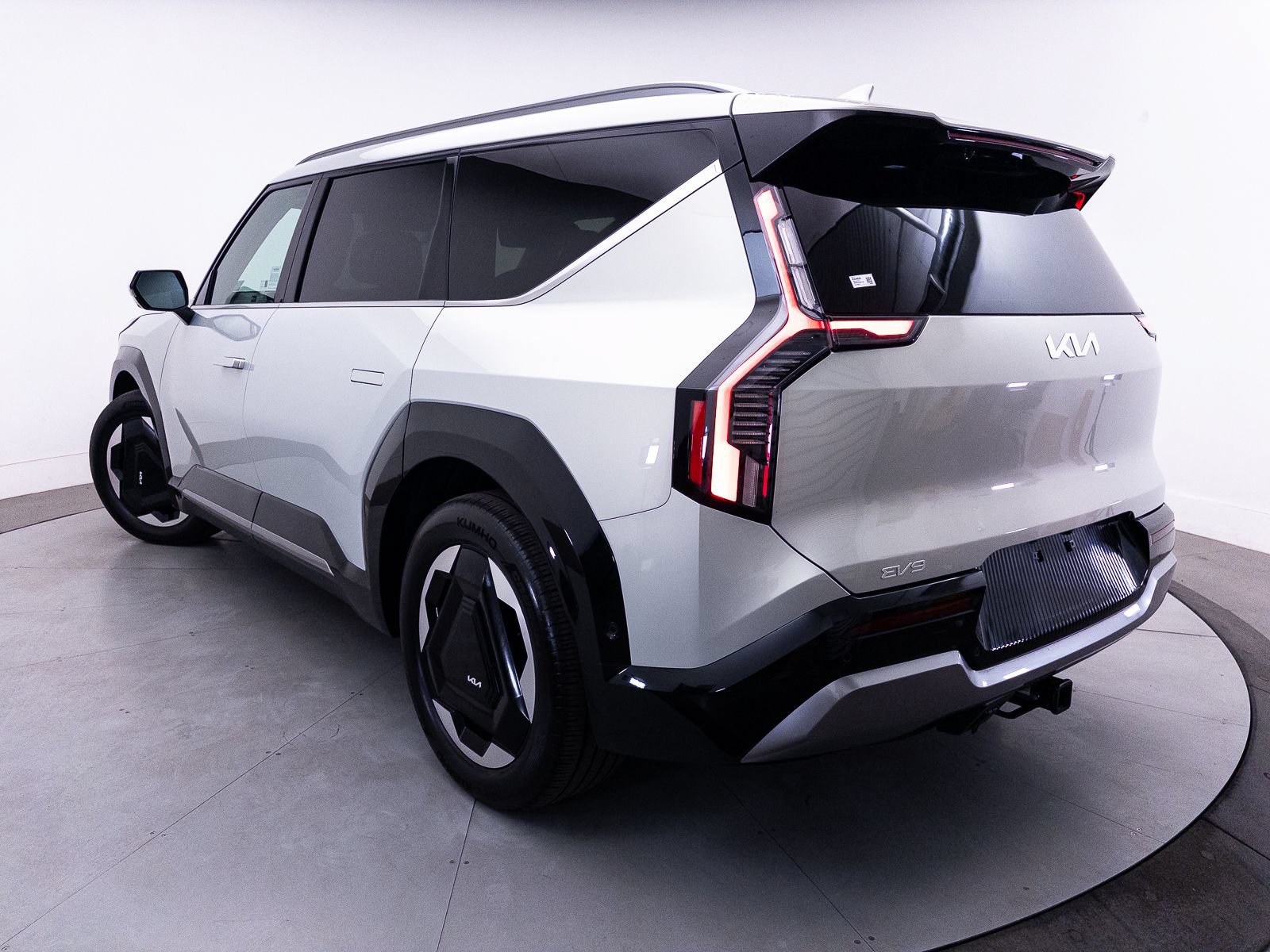 Certified 2024 Kia EV9 Land AWD/4WD image 2