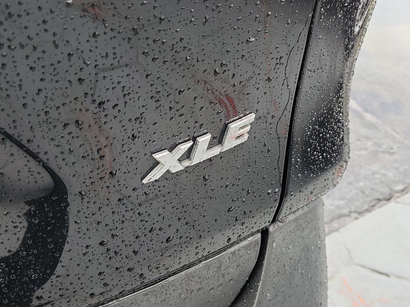 Used 2019 Toyota RAV4 XLE w/ Convenience Package FWD image 7