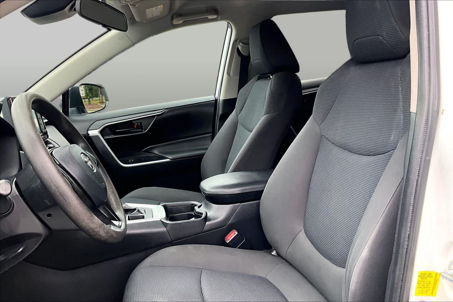 Used 2021 Toyota RAV4 LE AWD/4WD image 8
